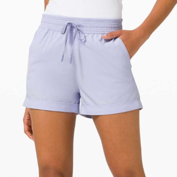 lululemon athletica Pants - EUC Lululemon Spring Break Away Short 4-way Stretch 3" Serene Blue sz 6